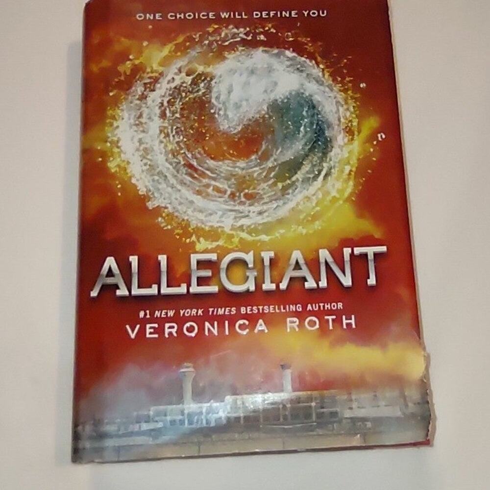 Allegiant by Veronica Roth hardback book